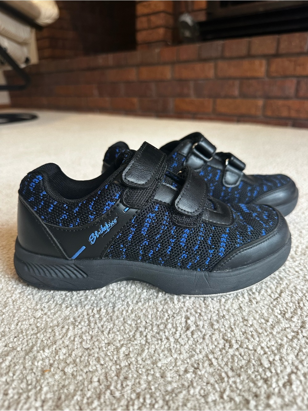 Black & Blue Kids Velcro Strikeforce Bowling Shoes